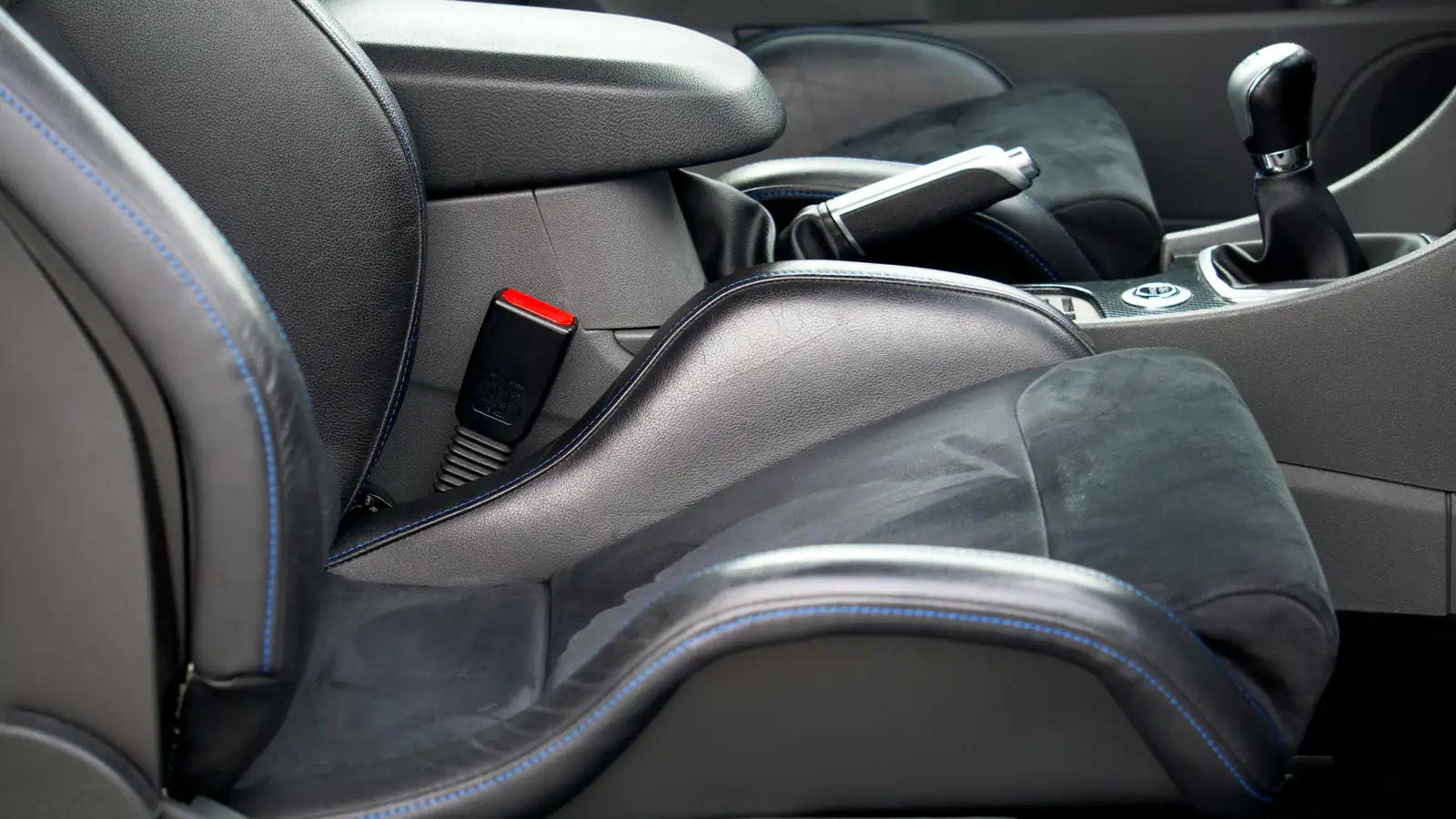 Clicking car seat into ISOFIX anchors